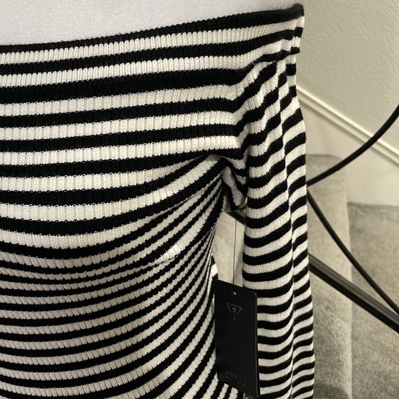Guess striped stretch dress.off the shoulder New with tags. Retail$108.00 - Picture 5 of 6